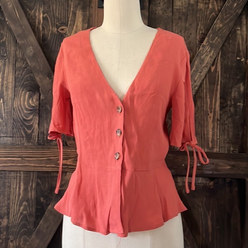 Re-named coral front button top width ties on sleeves